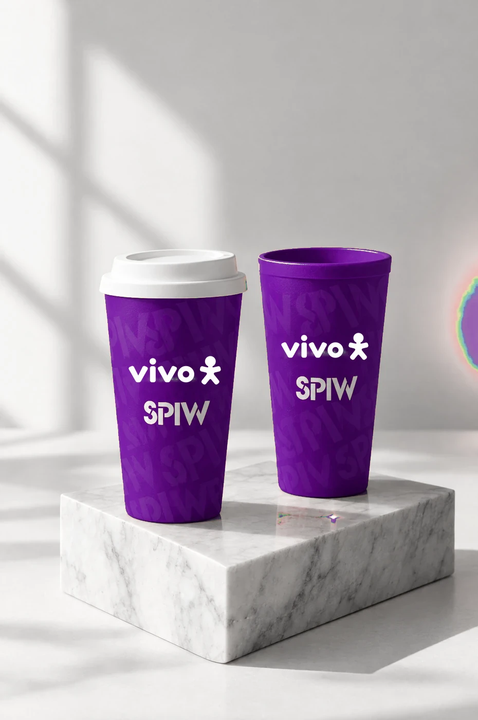 Mockup de brindes com as logos oficiais Vivo e SPIW